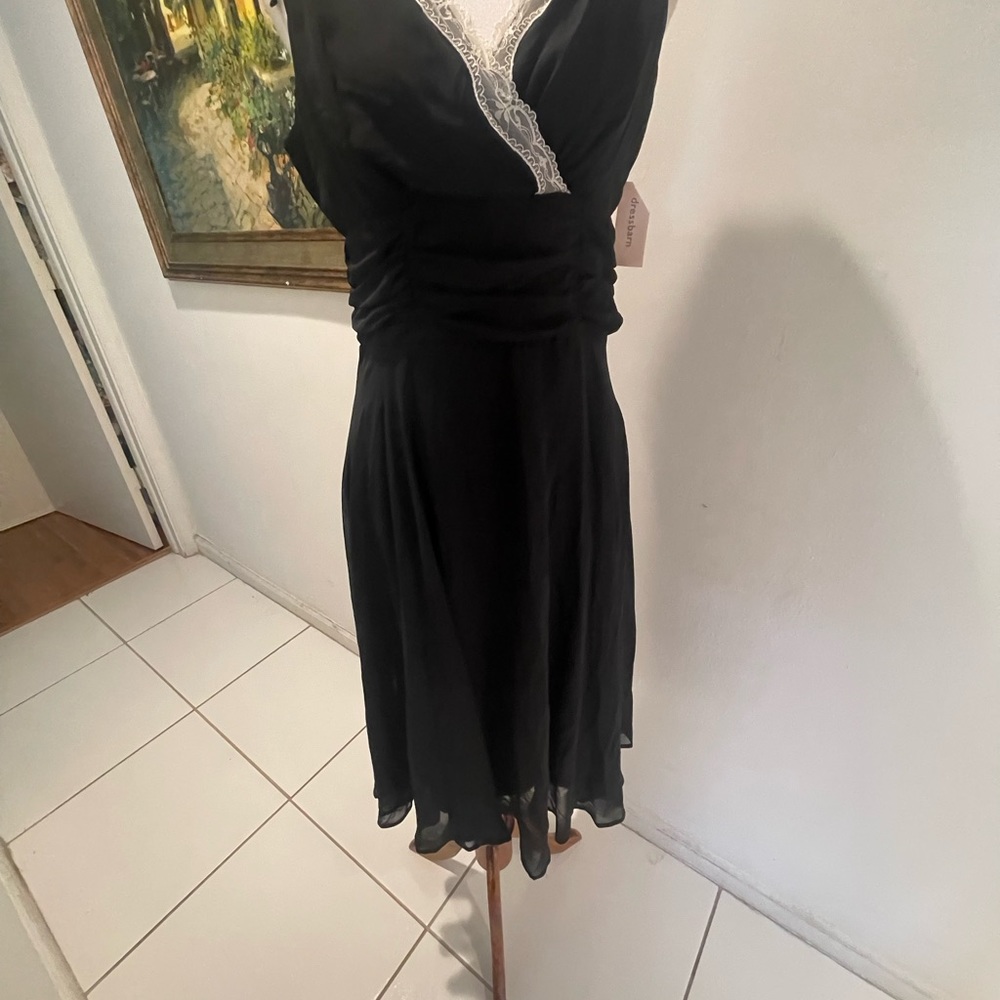 NWT Dress Barn Black Dress with Lace V Neck Sz 10 - Picture 6 of 7